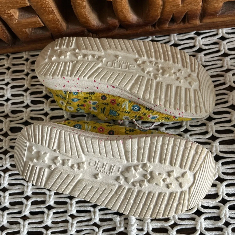 🦋🪲toddler girl size 9 Hey Dudes with BUGS! 🐞🐝 - Picture 7 of 7